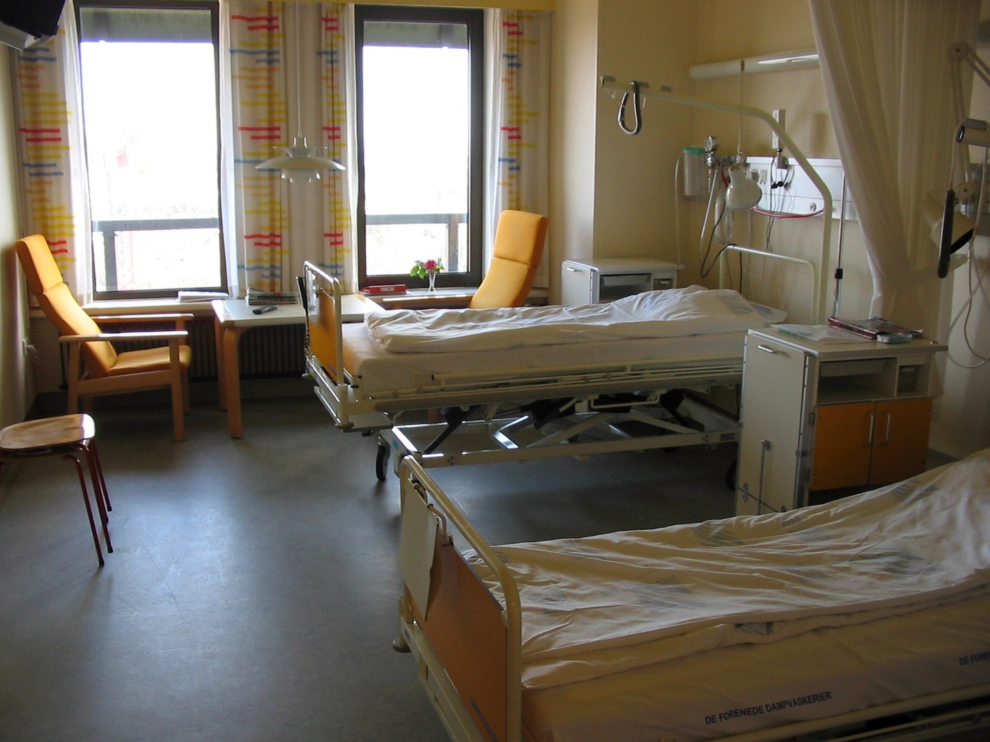 Fotografía de un cuarto de hospital.